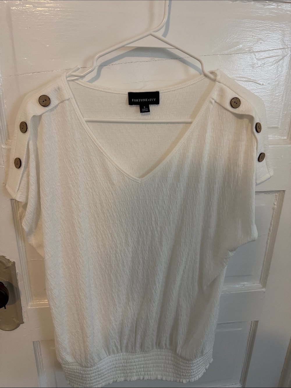 Fortune & Ivy White V-Neck Button Shoulder Short Sleeve Top